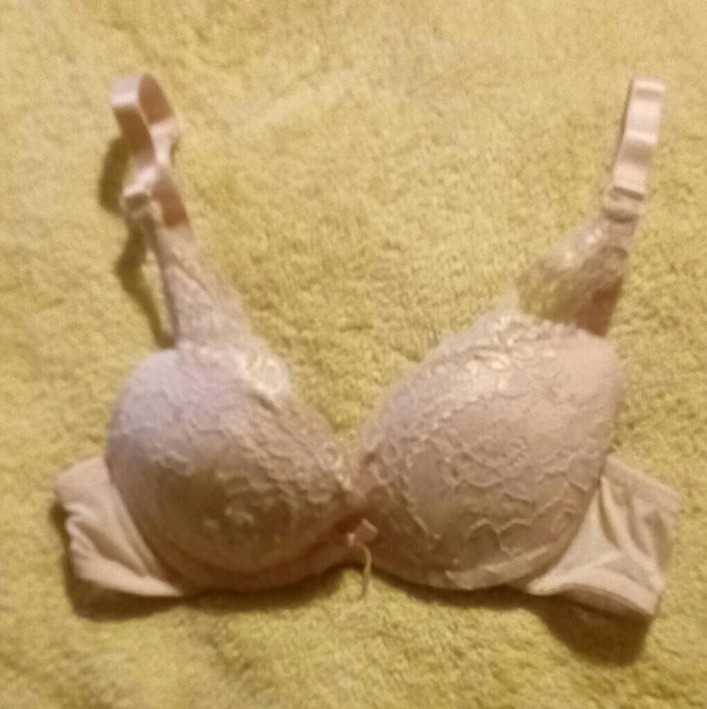 Beautiful Lace Brazerre in shimmering Light Pink